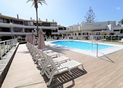 breakfast in the sun - San Bartolomé de Tirajana - Basen