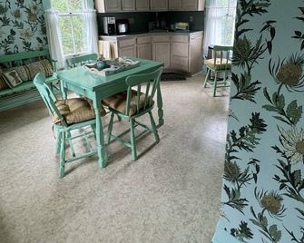 Updated Victorian near beach. Inquire for reduced rates in August! - Cape May Point - Dining room