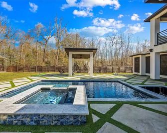 Modern Luxe Oasis with Pool - Dayton - Piscina