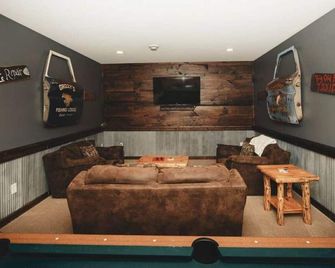 Wis Dells Home ( The Baitshop, decorated fishing theme ) - Lake Delton - Lounge