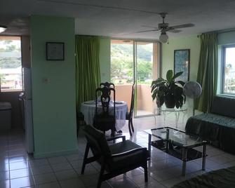 Lawerence Pool House 2 Bedroom With Pool - Montego Bay - Living room