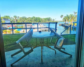 The Port Hotel and Marina - Crystal River - Balcony