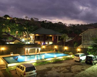 Puri Senggigi - Senggigi - Piscina