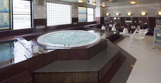 好萊塢桑拿浴膠囊飯店 - 岡山