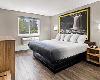 Super 8 by Wyndham Lewiston Auburn Area - Lewiston - Спальня