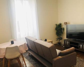Appartement T2 Proche Gare - Dabnb - Limoges - Living room