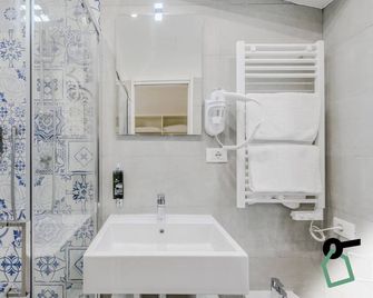 Hotiday Room Collection - Rapallo - Rapallo - Bathroom