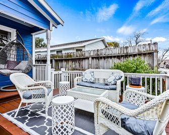 The Blue Oasis With Handicap Ramp Access Dog Friendly & Cowboy Pool - Galveston - Balcony