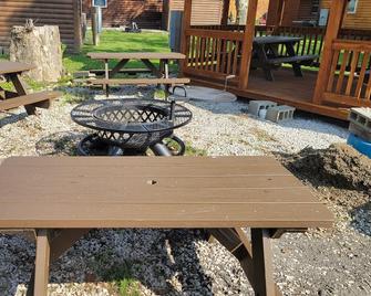 Bigfoot Lodge #18 - Ashtabula - Patio