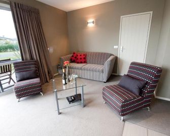 Bay Breeze Accommodation - Whitianga - Sala de estar