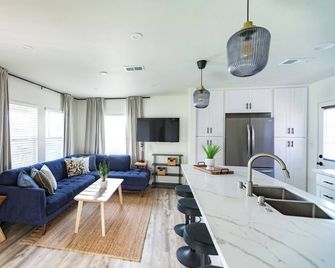 San Diego Retreat Near Beaches & Sdsu - San Diego - Living room