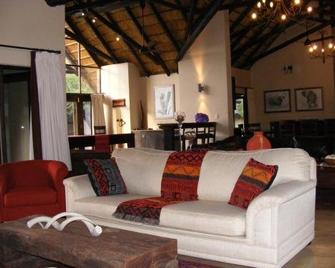 Buffalo Thorn Lodge - Tlhatlaganyane - Sala de estar