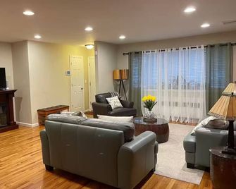 Charming 2-bedroom house with WiFi, AC in wonderful Freeport - Freeport - Sala de estar