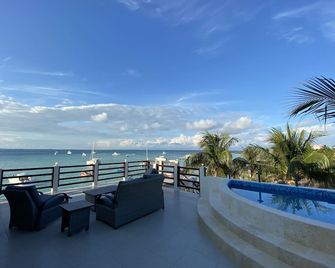 Cuxos Hotel Beachfront - Isla Mujeres - Balkon