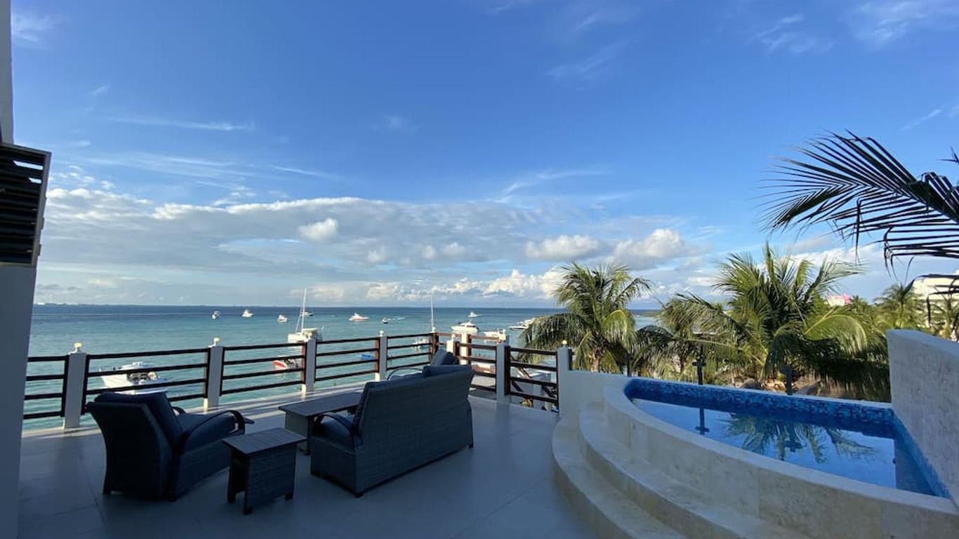 Cuxos Hotel Beachfront