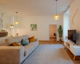 Cuore Di Relais E Châteaux 5 Stelle In Bellinzona City Of Castles -By Easylife Swiss - Bellinzona - Living room