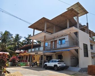 Anthik Family Homestey - Māvalli - Building