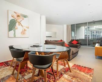 2BR Apartment near Parliament House - Hosted by Canstay - Kingston - Restaurant