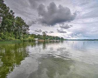 Charming Updated Retreat Walk to Lake Stevens! - Lake Stevens