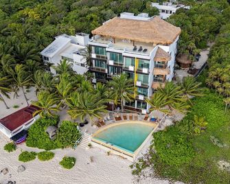 Angelina 28 Beachfront and Family Apartments - Modern and Relaxing Long Stays (20 min from Cancun Airport) - Puerto Morelos
