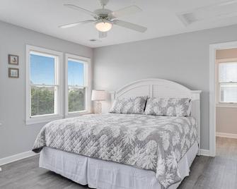 Kimberly's Kottage: Oceanside, Private Pool - Nags Head - Bedroom