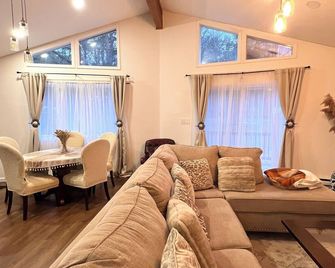Cozy Pocono Winter Escape 3bd 2ba W/ Fireplace - Albrightsville - Salon