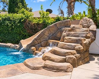 F-21 Castle House 1 - Anaheim - Pool