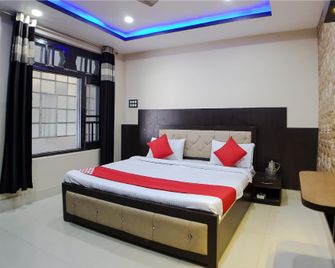 OYO 29237 Hotel Rajveer - Chamba - Bedroom
