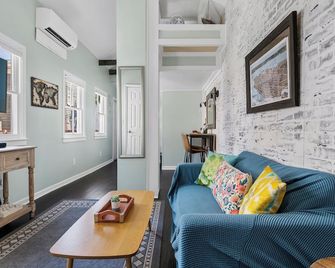 Blue Cottage | Next To The Cedar Room - Charleston - Living room