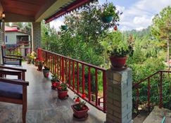 Majkhali Woods, Ranikhet, By Himalayan Eco Lodges - Rānikhet - Balcony