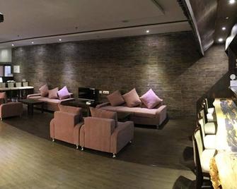 Komachi Hotel - Neemrana - Лаунж