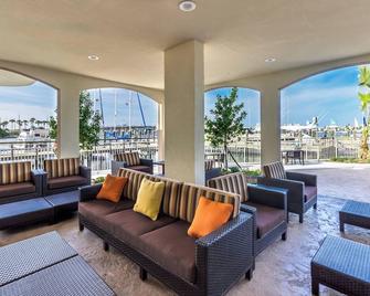 Courtyard by Marriott St. Petersburg Clearwater/Madeira Beach - Madeira Beach - Area lounge