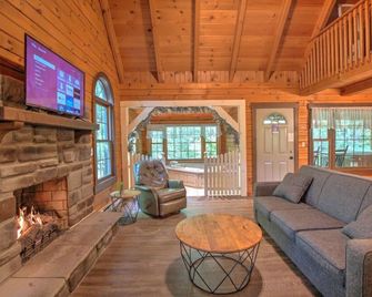 Wild Rose - Secluded Cabin Getaway with Hot Tub, Kitchen, and Fireplace - Millersburg - Living room