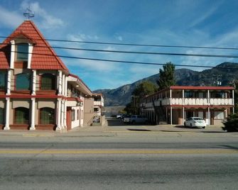 Spanish Fiesta Resort - Osoyoos - Edificio
