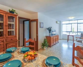 Nice apartment in Málaga with WiFi - Málaga - Dining room