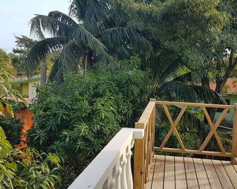 Int'l Airport Gateway Studio - Belize City - Balcony
