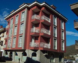Los Acebos Cangas - Cangas de Onís - Edificio