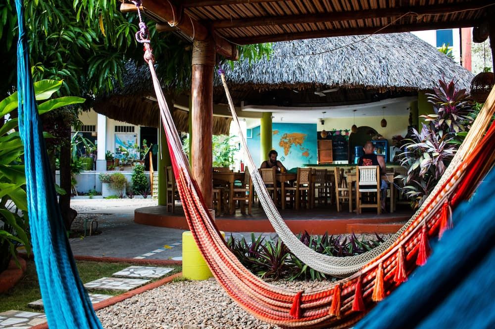 كاسا لوسوديلي آند كووركينج - ٔدالتس أنلي - هوستل - بويرتو إسكونديدو - شرفة مرصوفة