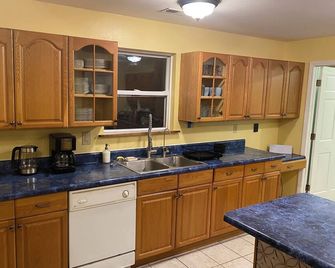 3 bed, 2 bath private wooded retreat on 12 acres - Farmington - Keuken