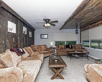 Camelback Rd Rancher- On One Acre & Near Attractions - Tannersville - Sala de estar