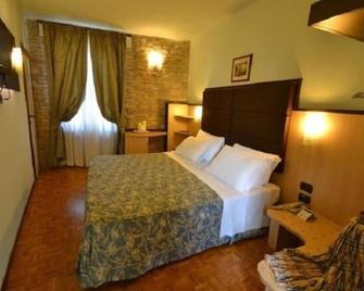 Hotel Il Castello - Assisi - Bedroom