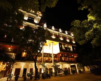 J Hotel - Jaffna - Edificio