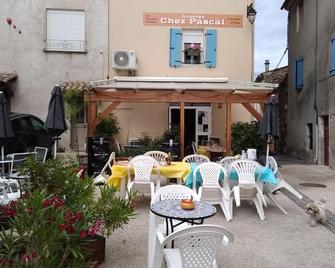 L'Auberge Chez Pascal - Saint-Julien-de-Cassagnas - Patio