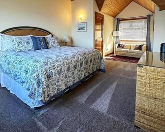 Sq Dungeness Bay Beach House - Sequim - Bedroom