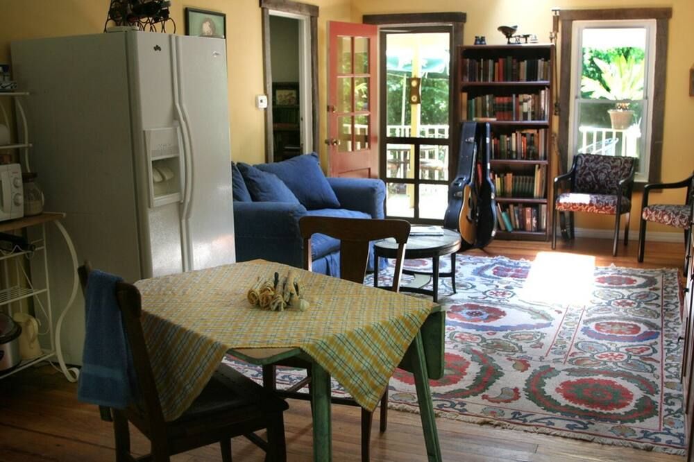 Secluded Wooded Setting 5 Minutes From Town - Athens - Essbereich