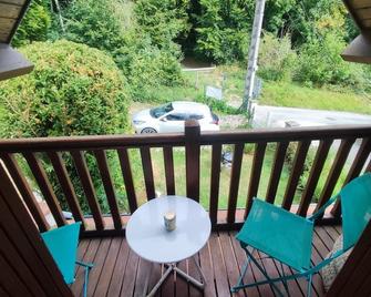 At The Forest Path - Pierrefonds - Balcony