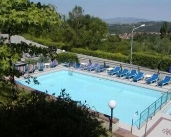 Hotel Tortorina - Urbino - Zwembad
