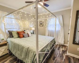 Charming condo w/Stunning Mountain Views near Downtown WJ - West Jefferson - Slaapkamer