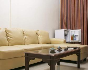 St Augustine Apartment & Hotel - Kigali - Living room