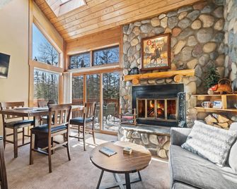Ski in/out at Lutsen Mountains. Family-sized base camp, on the trails in Lutsen! - Lutsen - Sala de estar